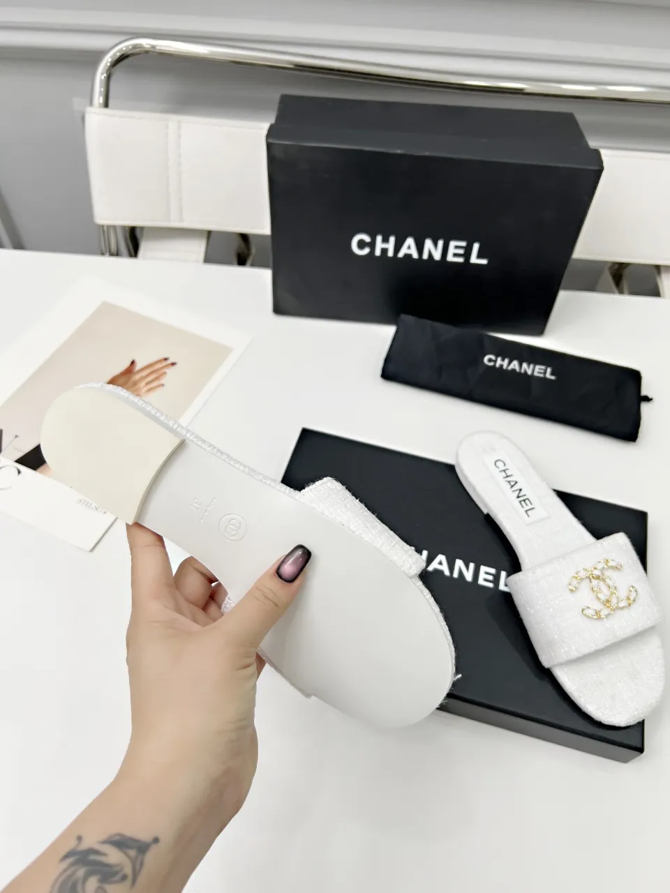 👟👟Ex-factory price 340👟👟 Genuine leather sole +30 chanel Chanel 2024 new slippers🔥🔥 Official website counter, fabric sheepskin, lining sheepskin, foot pad goatskin, 3 colors optional, size 35-42, genuine leather sole +30